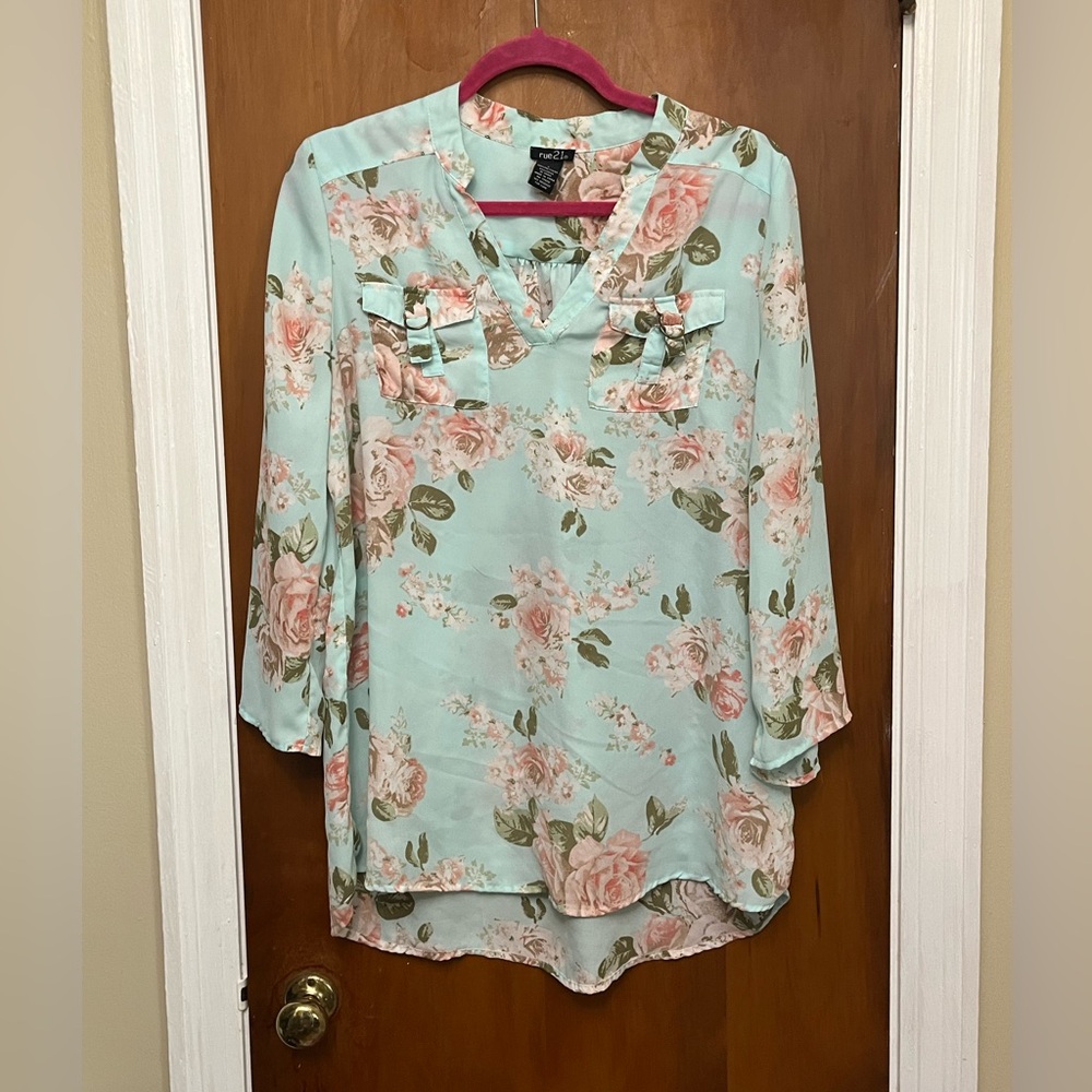 Rue 21.  Floral Mint color Women's Top. Size L.  L4